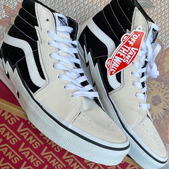 Vans Sk8-Hi Bolt
Antique White/Black
VNOA5JIVZHJ
WMNS sneakers - Picture 8 of 16